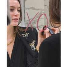 Charger l&#39;image dans la galerie, ESTRELA Brooch pin on Black Vest

