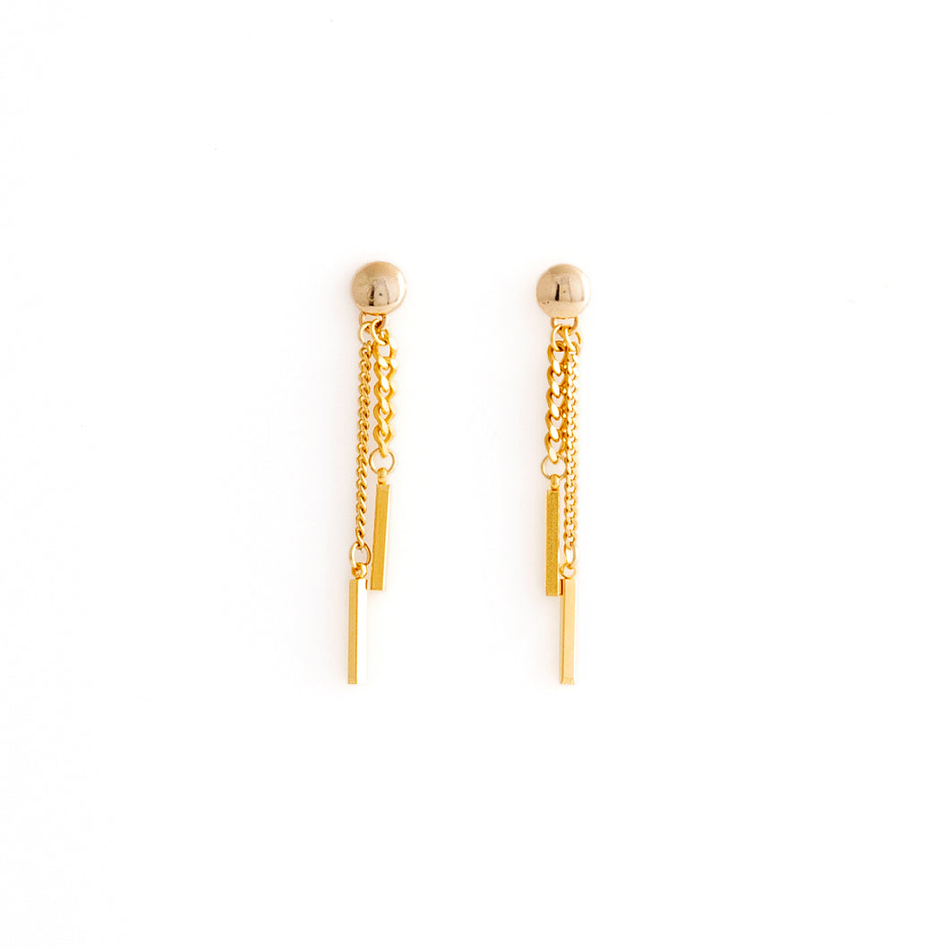 Gold chain dangling earrings by Estrela